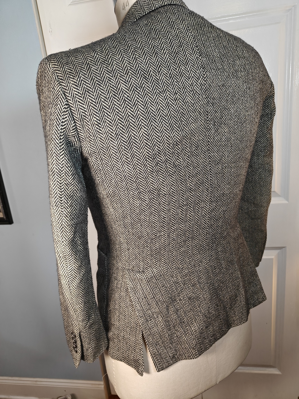 Todd Snyder Sutton Mens 38S Grey Herringbone Tweed Wool Sport Coat Blazer - Picture 4 of 15
